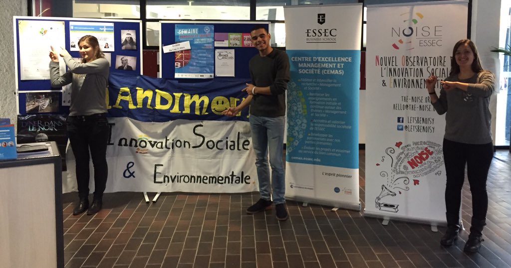 ESSEC_CEMAS's tweet photo. @essec journée portes ouvertes team #RSE et #handicap @NoiseESSEC #handimove https://t.co/c9yYdjDrbF
