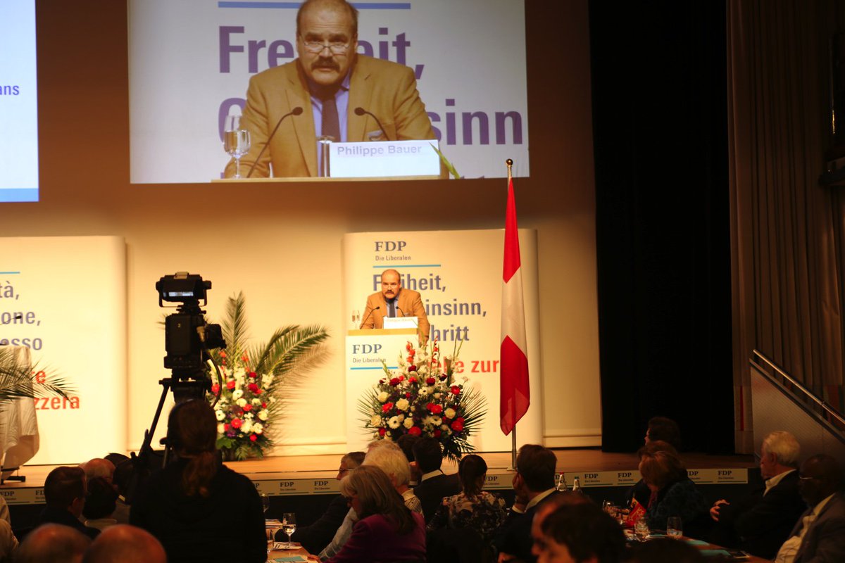 Vincent Arlettaz (@vincentarlettaz) on Twitter photo L’#AD_PLR aborde l’initiative sur le #renvoi - présentée par Philippe Bauer (<a href="/PLRNE/">PLR Neuchâtel</a>). #CHvote L’#AD_PLR aborde l’initiative sur le #renvoi - présentée par Philippe Bauer (<a href="/PLRNE/">PLR Neuchâtel</a>). #CHvote