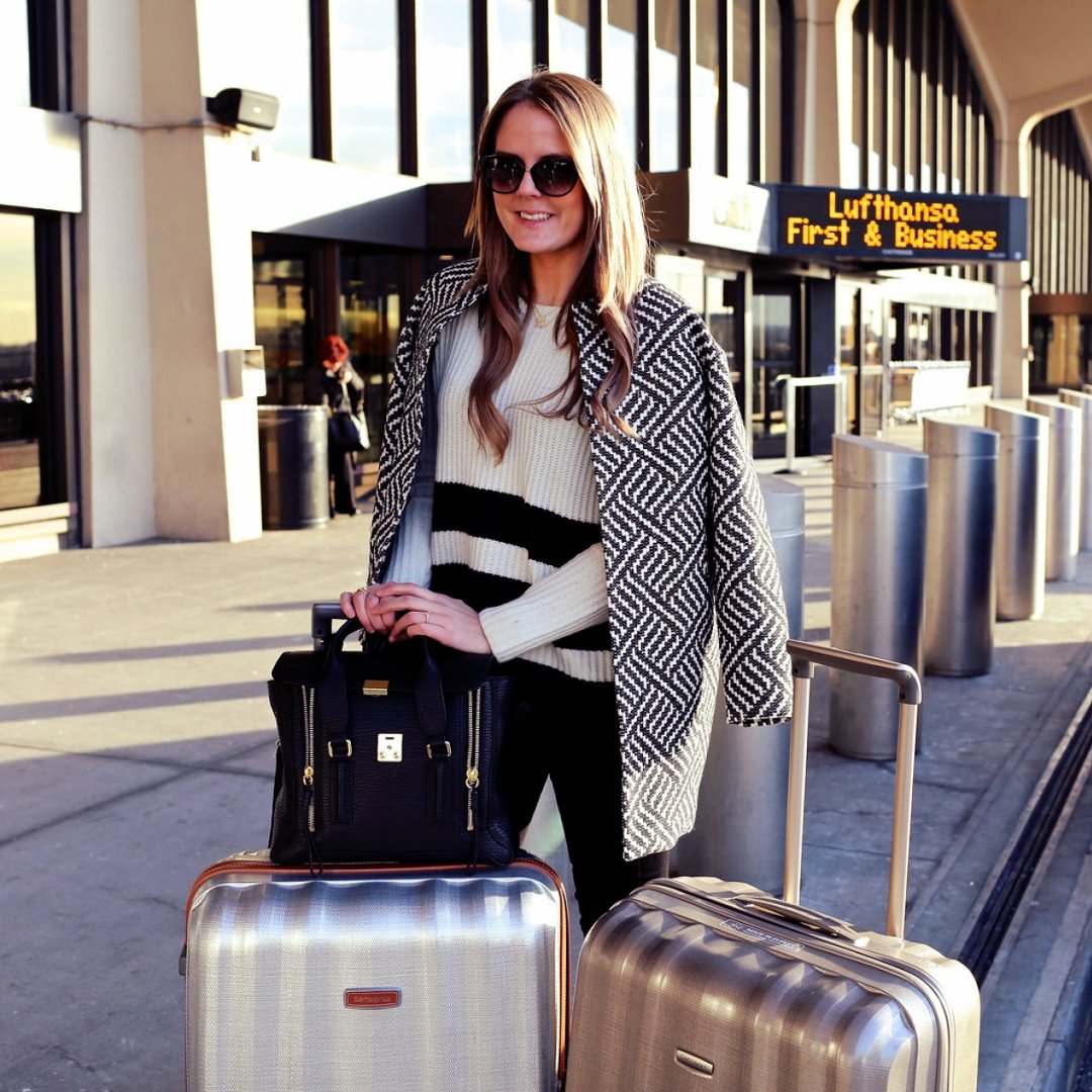 gouden Deskundige in plaats daarvan Samsonite on Twitter: "Lifestyle blogger @MalinRichardson combined her  ivory gold Lite-Cube with an aluminium Lite-Cube DLX. #MySamsonite  https://t.co/UxOjPVn5Hd" / Twitter