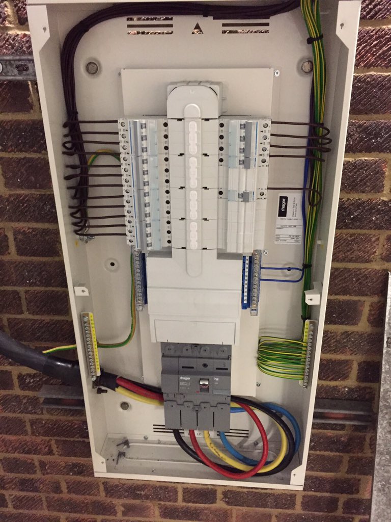 EASEElectrical's tweet image. Good work
