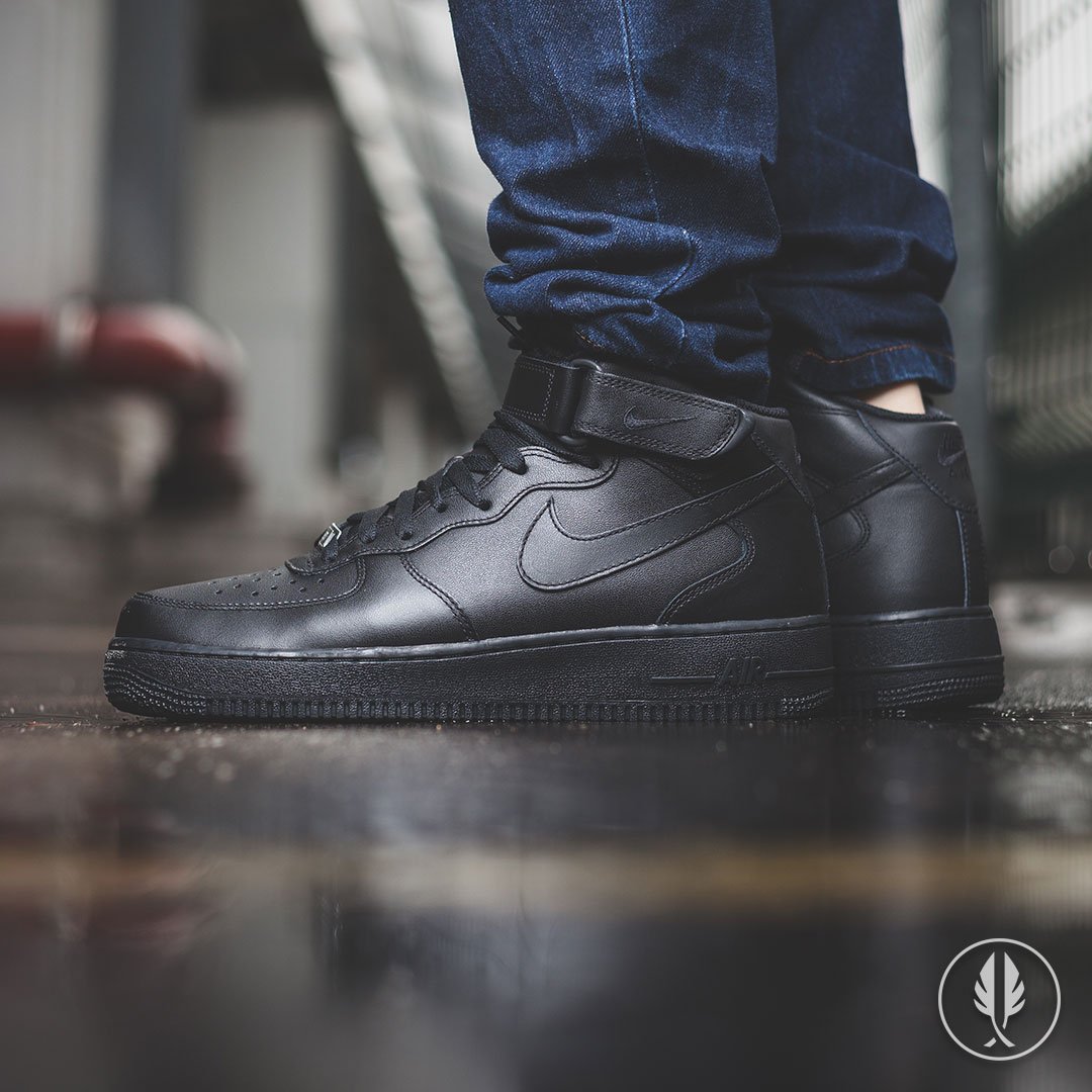 Nike Air Force 1 Mid '07 (Black) 11