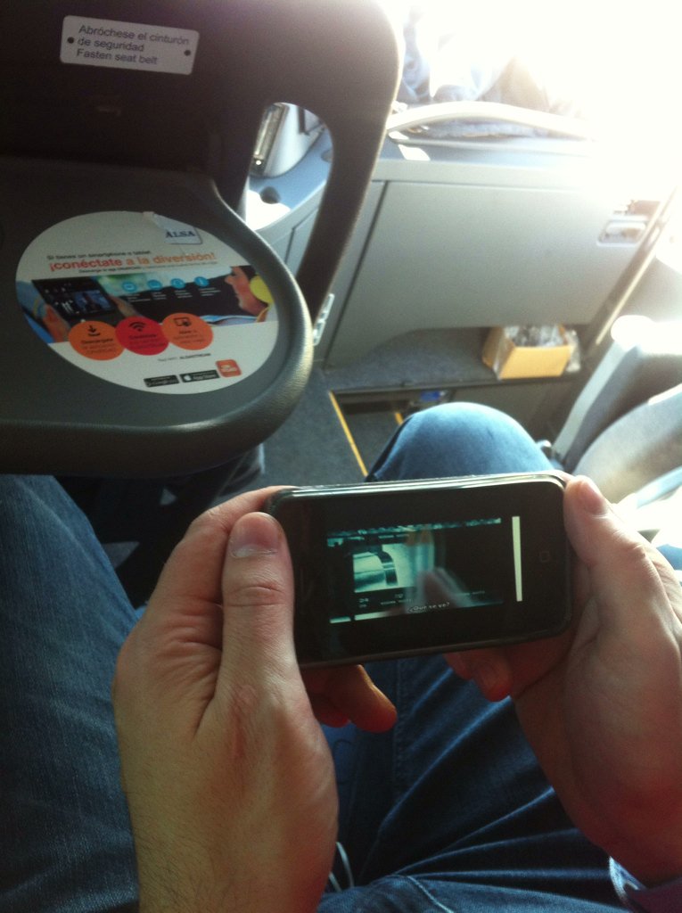 Alsa_autobuses's tweet photo. El mejor entretenimiento a bordo con películas, series, música y más #viajandoONdROAD https://t.co/vMlFLdKtv7