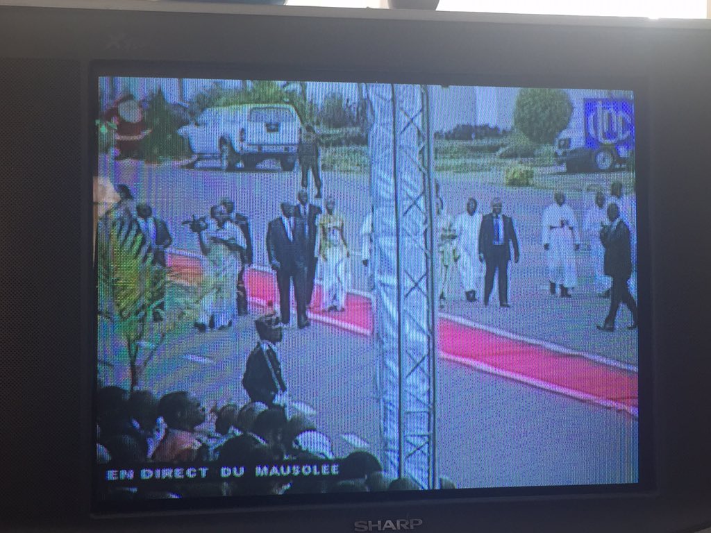 trescourtois's tweet photo. [Flash 🚨🚨] #RDC #BourdeProtocolaire : Olive L. entre avec Mgr Monsengo alors que la cérémonie avait déjà commencé 1/ https://t.co/v2wcEKII0i
