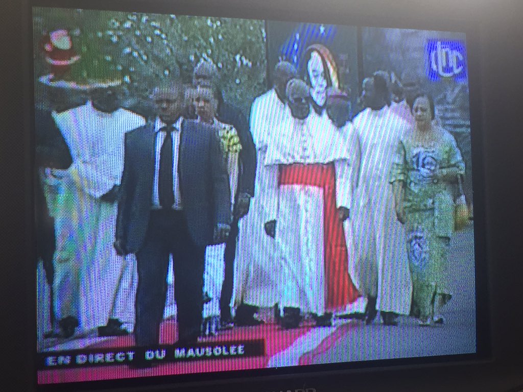 trescourtois's tweet photo. [Flash 🚨🚨] #RDC #BourdeProtocolaire : Olive L. entre avec Mgr Monsengo alors que la cérémonie avait déjà commencé 1/ https://t.co/v2wcEKII0i