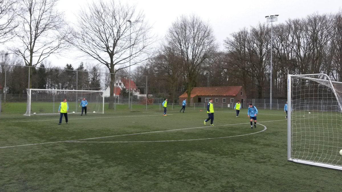 edwinvollo73's tweet photo. Heerlijke ochtendtraining van vv Nieuwerkerk 2 en 3 in Westelbeers! @vvnieuwerkerk @BeerseBoys https://t.co/gjbB9G5exW