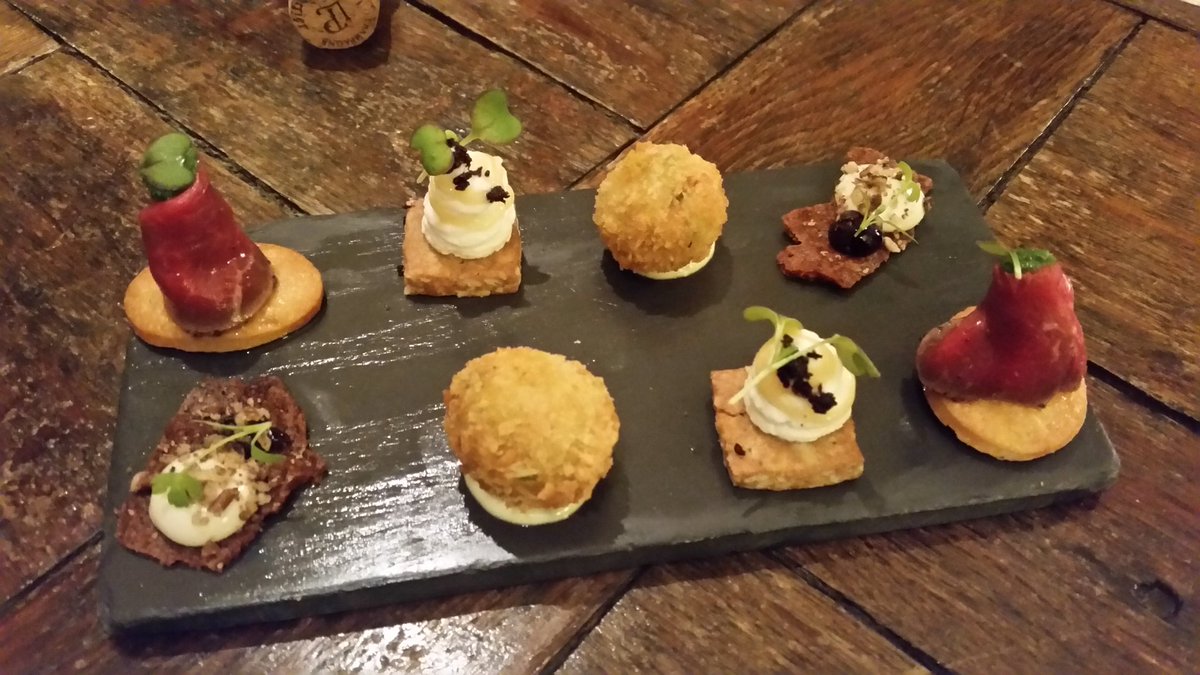 Chef_Jere's tweet image. Day at #lemanoir what an experience n service!! Merci #raymondblanc #foodporn Experiencia unica #comida_orgasmica