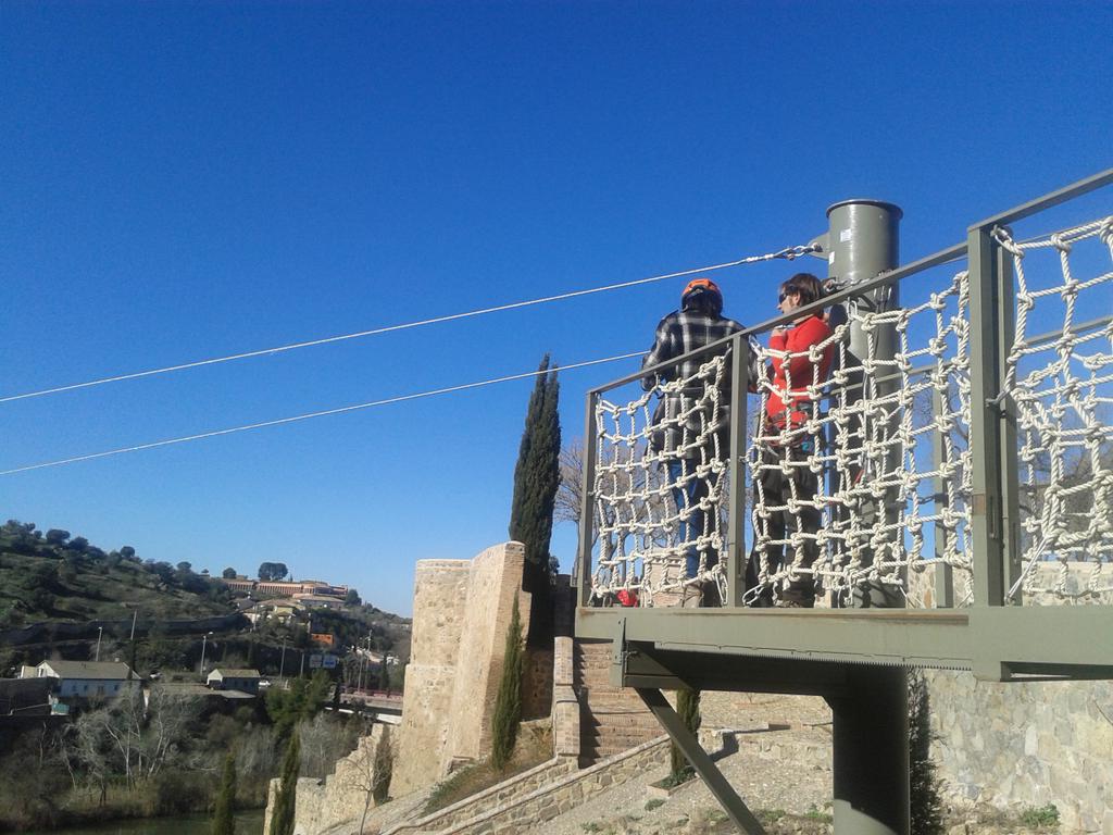RutasporEspana's tweet photo. Cruzando el Tajo en tirolina en #Toledo #ViajandoONdROAD https://t.co/jAmgwIMtvQ
