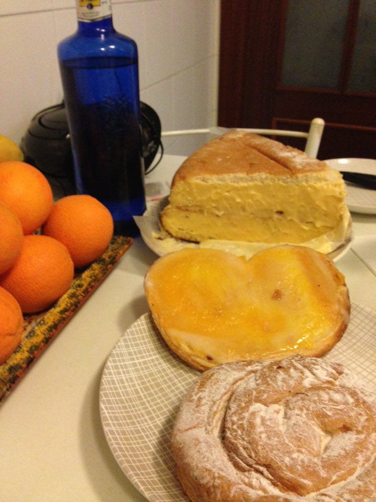 dvillarrib's tweet photo. Gracias Sayo.. El desayuno de los campeones! #mimamasevillana #summum #cajita #seguimospabingo #matamenunca https://t.co/RkVgkIExqT