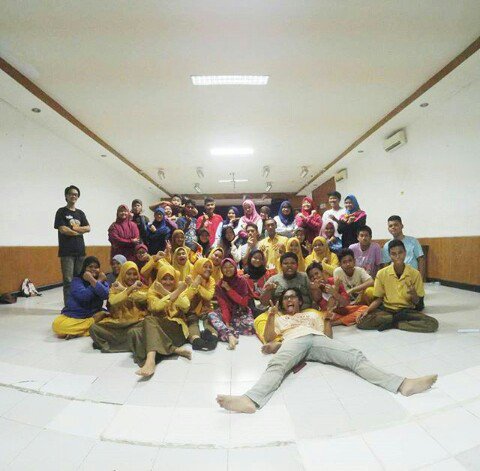 Ayo kumpul, kita foto bareng dulu yuk📷 Pasang ekspresi bahagia, jangan lupa senyuman manisnya dan jangan lupa TXnya😍