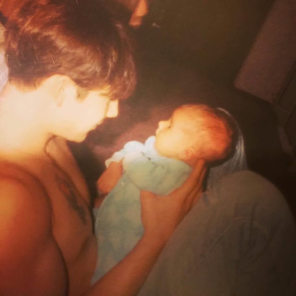 JBICONICMOMENTS's tweet photo. but these pics of jeremy and baby justin actually exist and stuff https://t.co/d1Y7QzPw5D