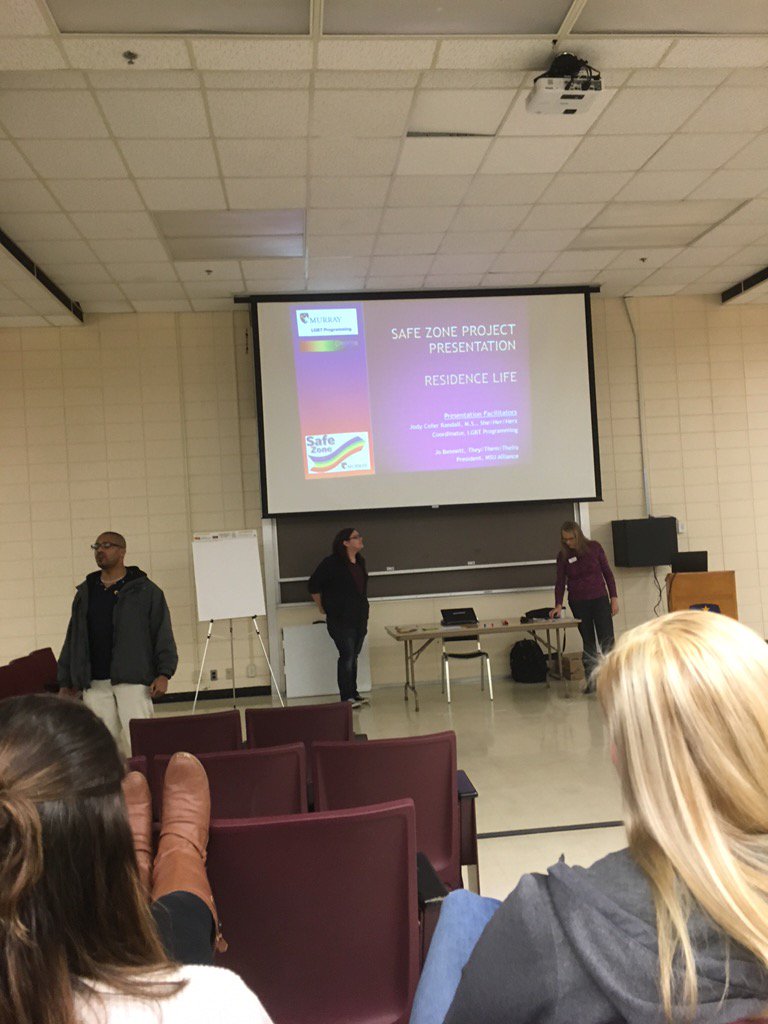 TylerSBradley's tweet photo. The RAs are getting Safe Space Trained. #MSURATraining https://t.co/PJlPKuFqE7