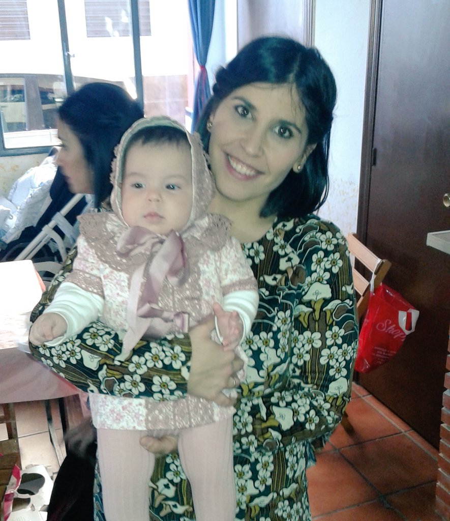 carmenmostaza's tweet photo. Mi pequeña se a bautizao! #MiAlba https://t.co/K0tBmmf0GR