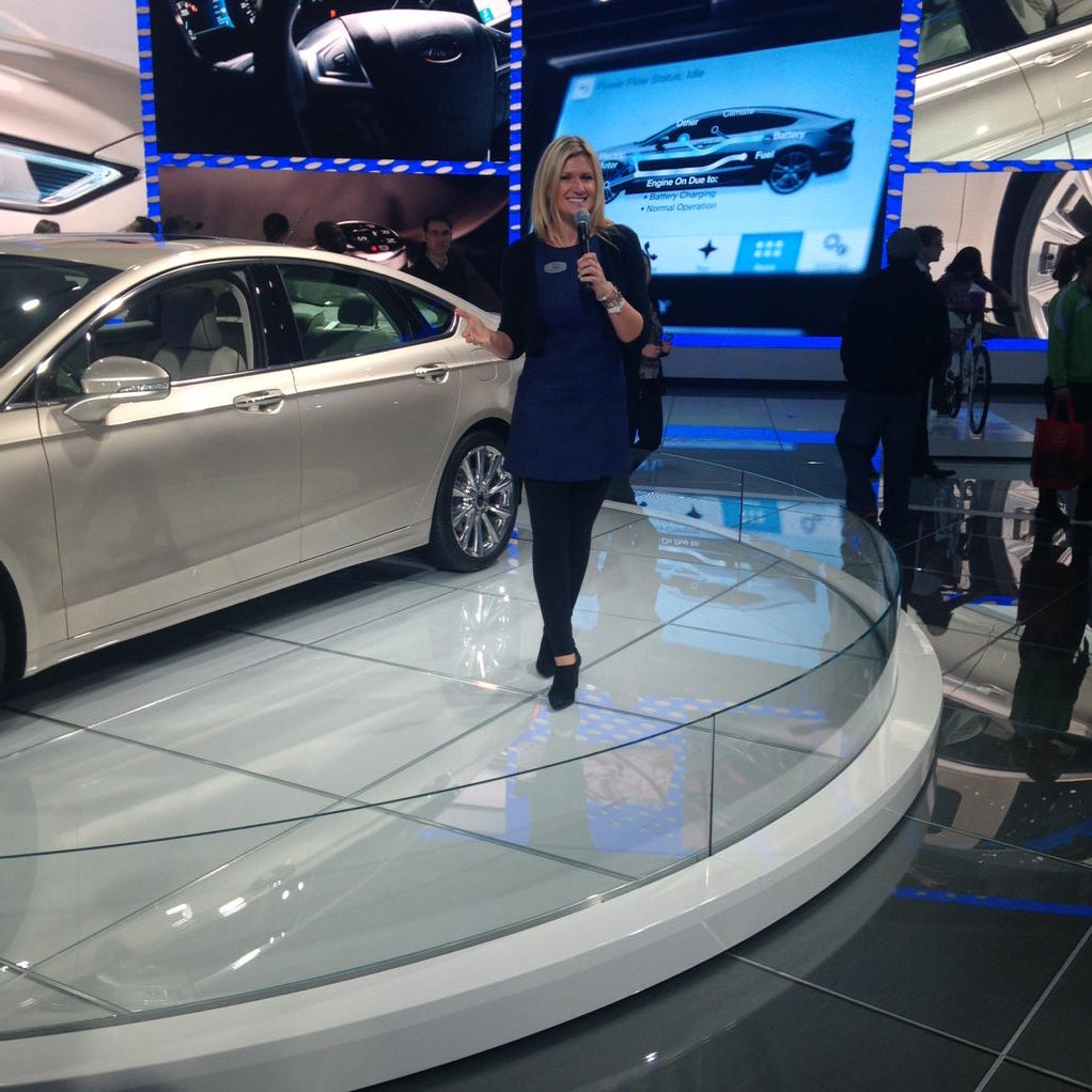 Ford_DavidO's tweet photo. Come see @ford_jenna talk about the new #2017fusion only @NAIASDetroit https://t.co/LE6aNbTonQ