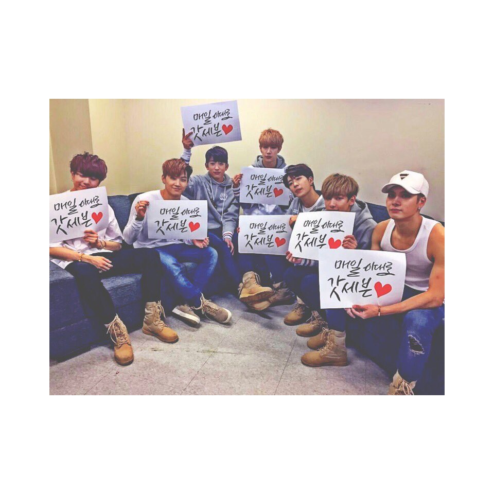 got7_coco15's tweet photo. 2YEARS축하합니다~🇰🇷👯👑✨
>>>지금도 앞으로도 너무 사랑해요😋💖
#2YearsWithGOT7
#GOT7 #igot7 #GOTBIG https://t.co/5b1Q0zsFvU