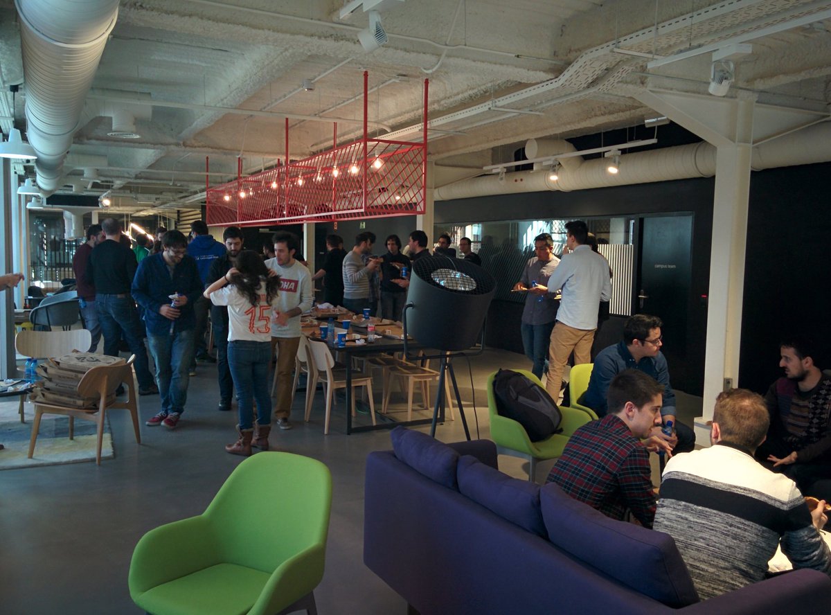 abdonrd's tweet photo. Pizza time at Polymer Polytechnic Madrid! 🍕 #itshackademic https://t.co/N66mXRiZnR