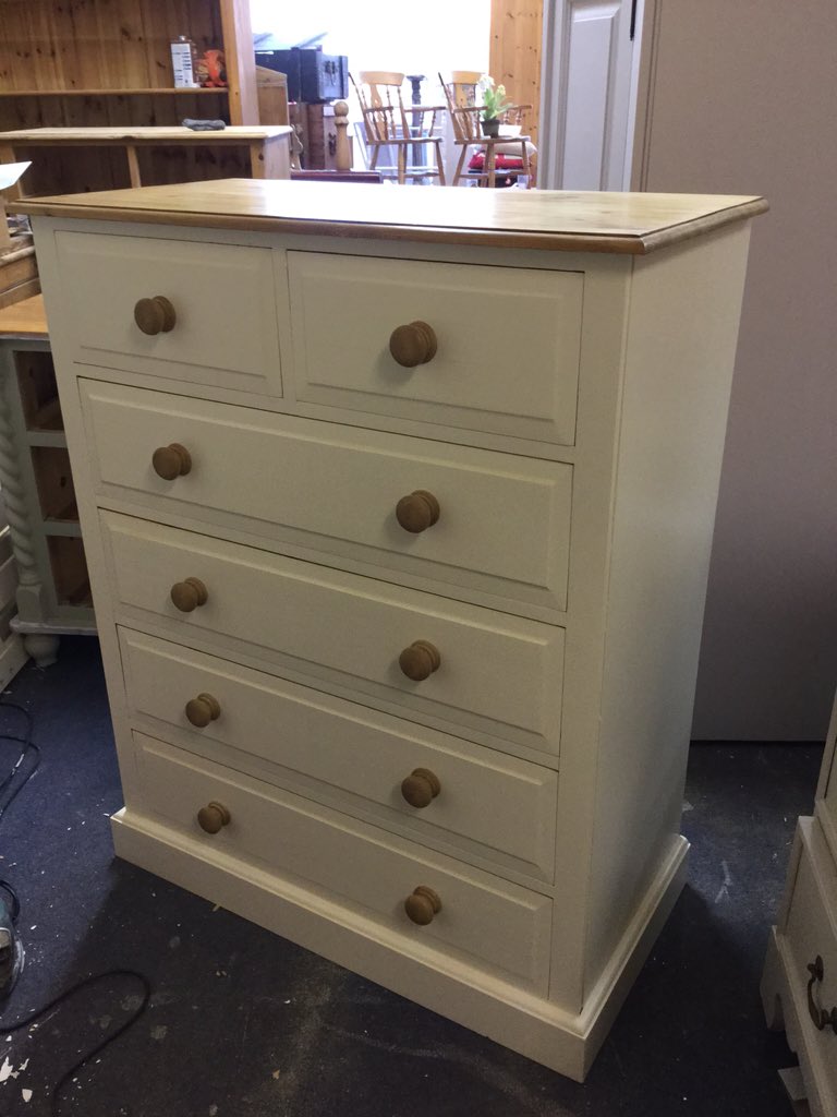 ChestsDrawersTW's tweet photo. Another job done! Solid pine chest finished in F&amp;B "new white" with an antique wax top and handles. https://t.co/RGc8rznm8v