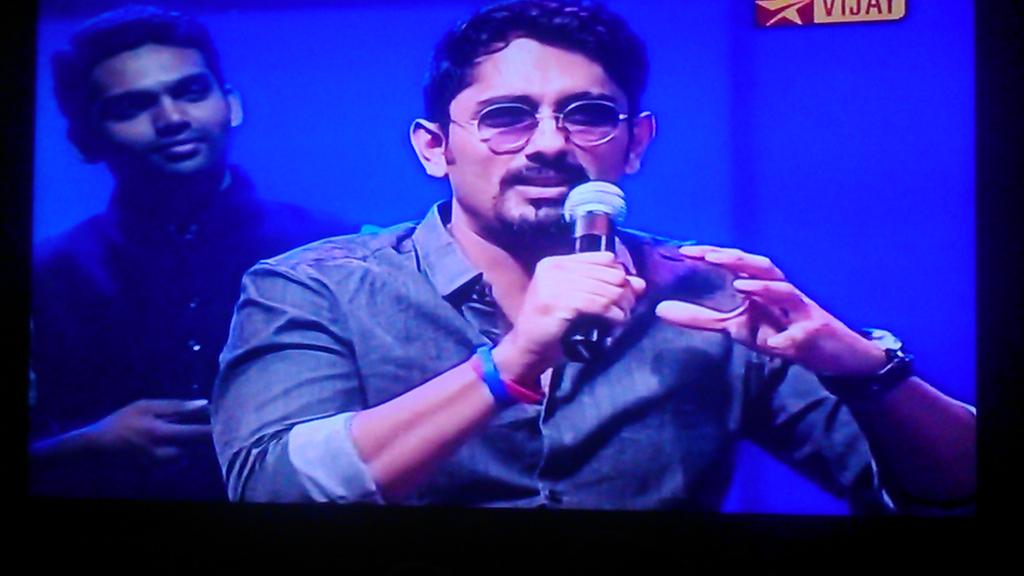 Sweety_priya93's tweet photo. Awesome performance & very energetic. I love the way u sing. #RedRoad #domerulordu @Actor_Siddharth #JilJungJuk https://t.co/OeNSC2bQM3