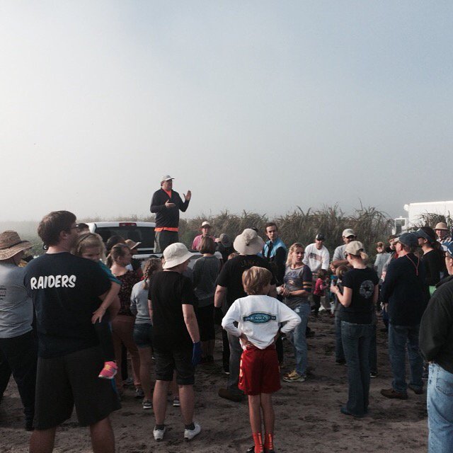 RosarianAcademy's tweet image. Getting ready to glean bell peppers! #RosarianService #CrosMinistries