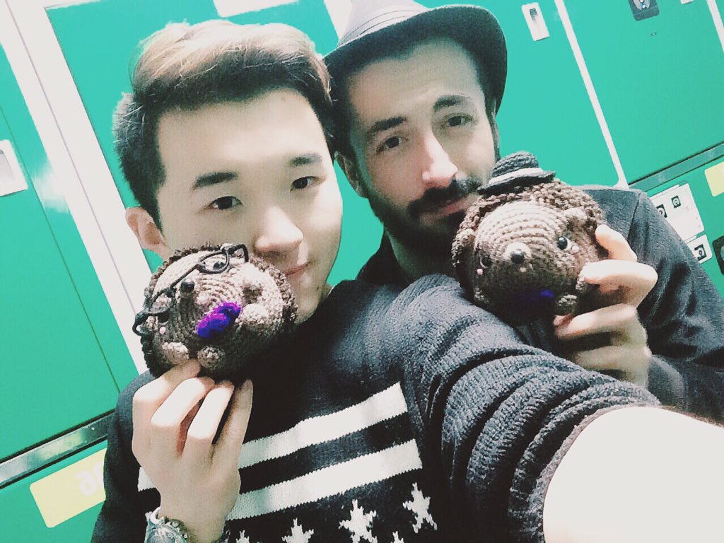 _HanGH16_'s tweet photo. Con mi erizo y erizos 🙈🙈🙈
( Mil gracias a @NoemiNami por los erizos, son súper guays!!!! ) https://t.co/HFDTO308kq