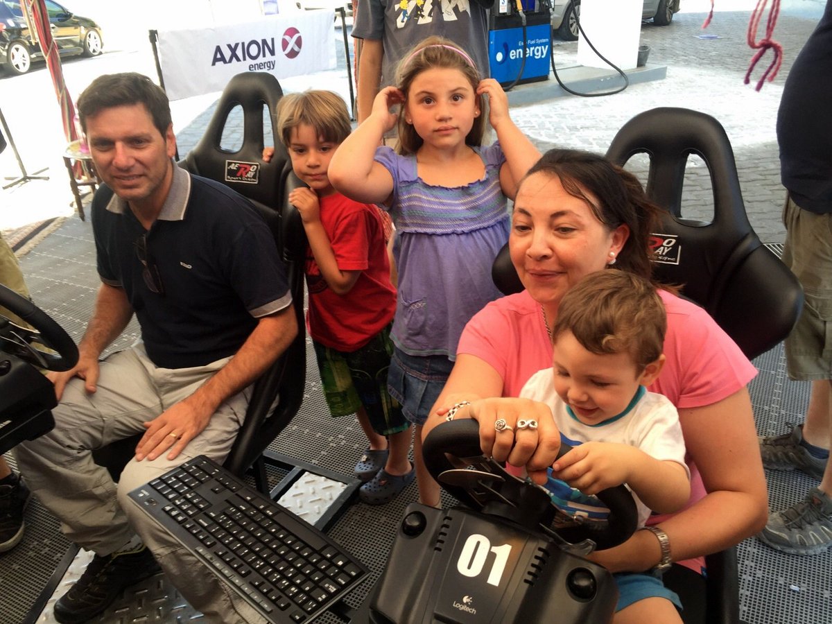 AxionXraidTeam's tweet image. Hacé como ellos y vení a jugar con el simulador 4D del #AxionXRaidTeam en la AXION de Av. Sabin 476, Rosario.