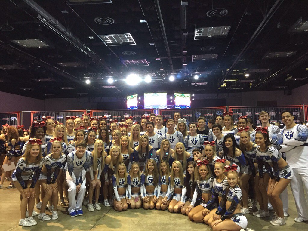 Panthers &amp; Cheetahs at the Meet &amp; Greet #MAJORScheer  #MAJORS16