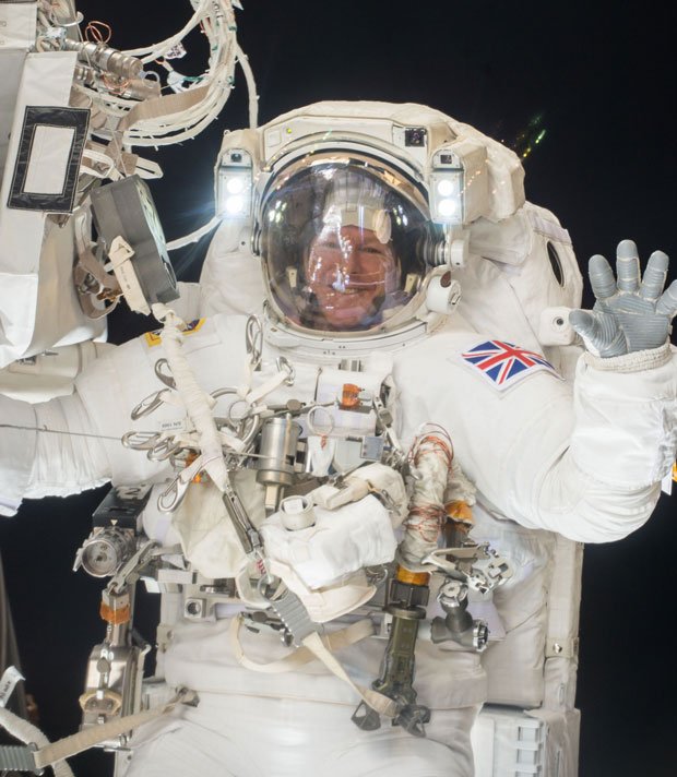 telescopebuddy's tweet photo. Tim Peake’s Principia spacewalk https://t.co/7NEKFfoX1x  #spacewalk #nasa @TimPeake https://t.co/Dmzpv82eys