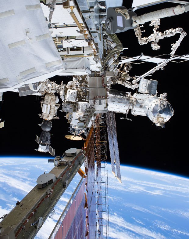 telescopebuddy's tweet photo. Tim Peake’s Principia spacewalk https://t.co/7NEKFfoX1x  #spacewalk #nasa @TimPeake https://t.co/Dmzpv82eys
