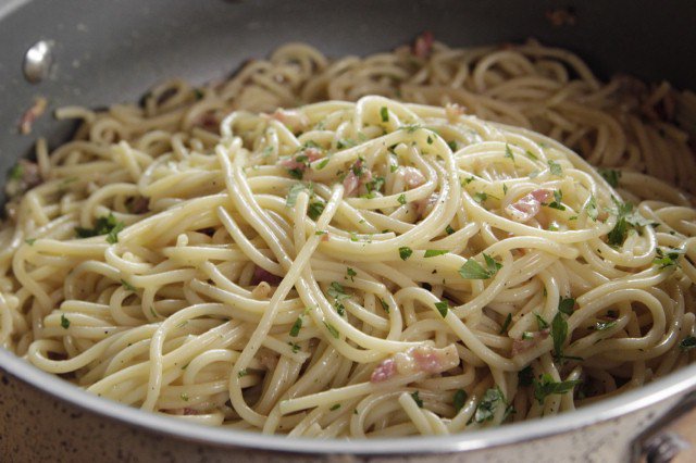 FoodNetwork's tweet image. Learn how to make delicious 5-ingredient meals with @ThePioneerWoman at 10a|9c: foodtv.com/472vh.