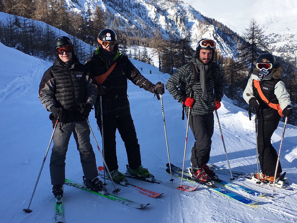 AnneChamarande's tweet photo. #ChallengeAkka #equipe6 même pas froid sauf #moustache gelée https://t.co/I5mTLeBQXj