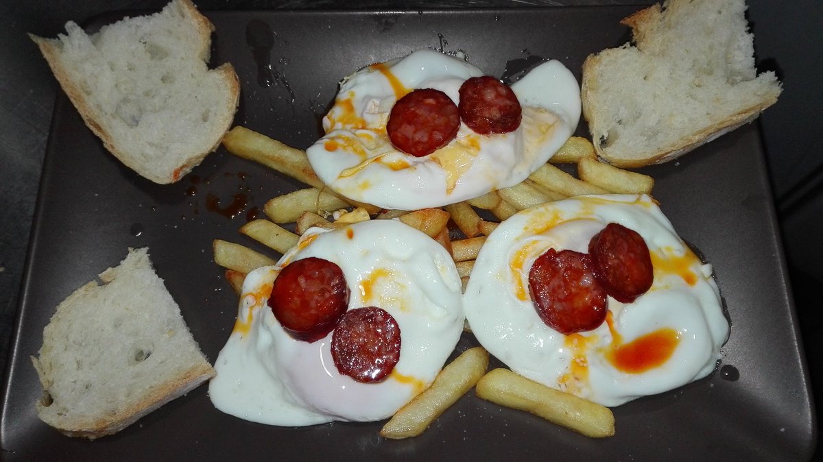 Para combatir el frio....HUEVOS CON CHORIZO #singluten #Granada