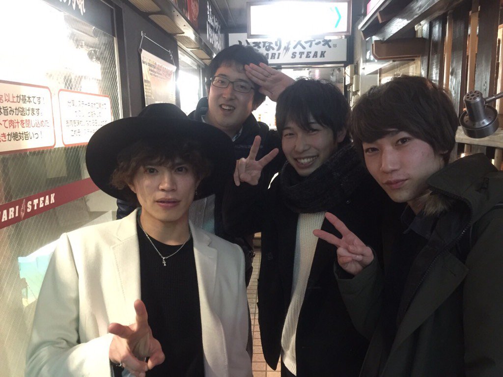 tiger_sakurai's tweet photo. 山本裕典さんと写真撮って貰いました！
スタジアムは失心特Lを付けて行ったのに発動せずだったそうで…(>_<)想像以上にガチでモンスト楽しんでてびっくりしました！そしてイケメンすぎる。
お疲れ様でした！ https://t.co/QBDvNYOweD