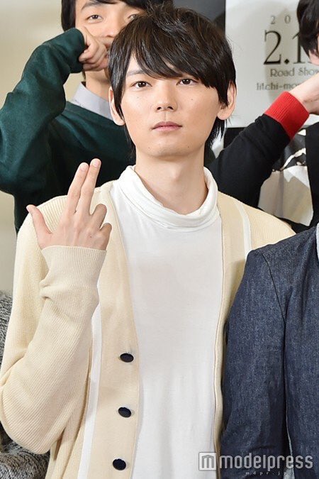 のんのん Twitterissa 今更ですがこの雄輝くん やばーい 髪ぺちゃんこ最高です もみあげからの耳ちらっと 狙ってますか 笑 手はもう素敵すぎて コメントできません 笑 男の人が萌え袖しちゃったら 女の人が出る幕ないです 笑 T Co