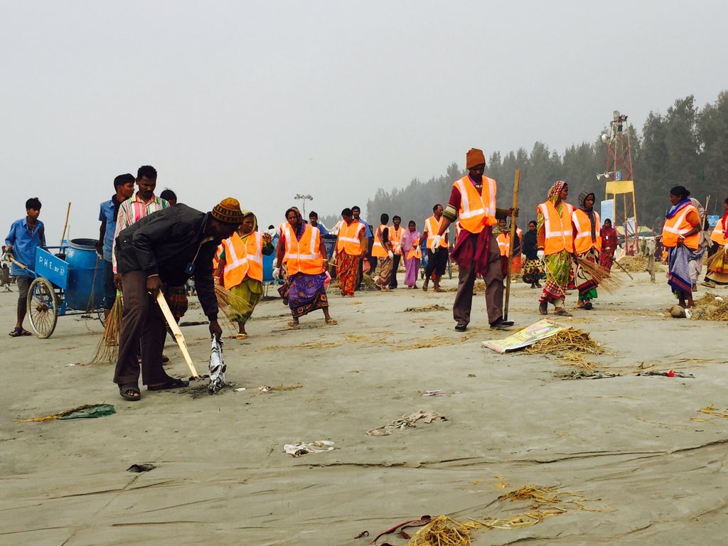 Finally before leaving, cleaning it one last time along with Mahant Gyandasji the chief priest, &amp; Justice Pratap Rai