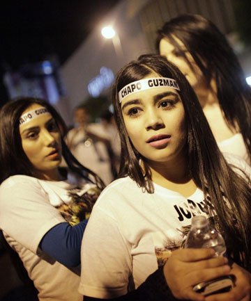 Crowd calls for drug lord's release . He created more jobs than the Mexican government.  goo.gl/FS350J