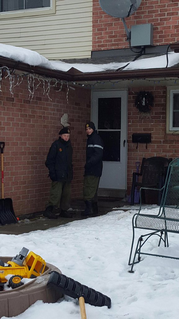 41RCACC's tweet photo. This, happening now in #PortPerry - get in on the fun, and invite us to your house to pick up your bottles. #Cadets https://t.co/C4zipCFwmA