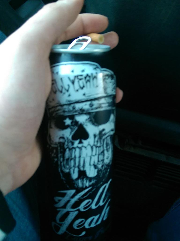 HellrideMusic's tweet photo. Auf nach Belgien!!
#hellridespirit #hellrideparty #hellrideontour #hellyeah #einbusvolldickerkrüppelundspastis https://t.co/o6exlHamej