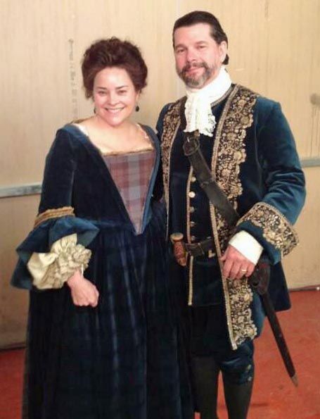 greekoutlanders's tweet photo. Tip:Η συγγραφέας της σειράς @Writer_DG και ο παραγωγός @RonDMoore έλαβαν μέρος στο επεισόδιο 4 #OutlanderMEGA https://t.co/li34TyVz6l
