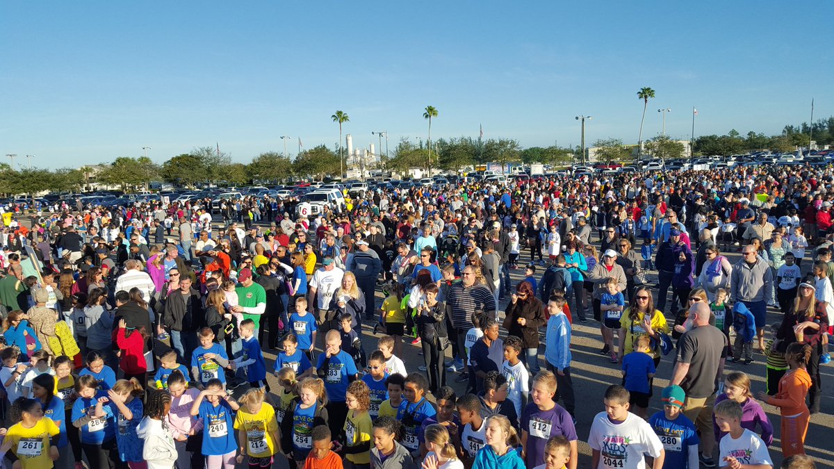 MikeMurgio's tweet photo. South Florida Fair Kids Mile Run @pbcsd. A great time had by all. ..Keep Fit!! https://t.co/MKQi5g3SgY