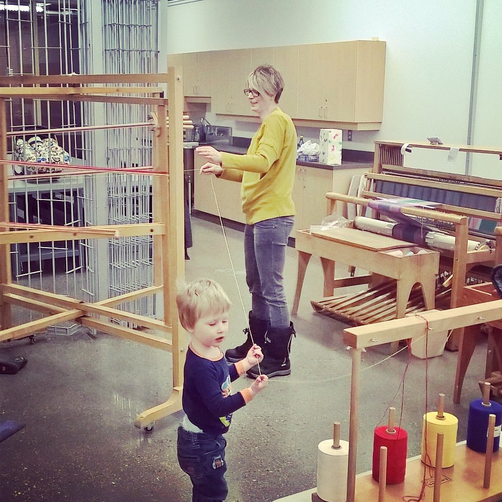 EwesMies's tweet photo. All hands on deck for the new #TeaTowel #Warp @CasaLethbridge https://t.co/sKwmh4sVDJ