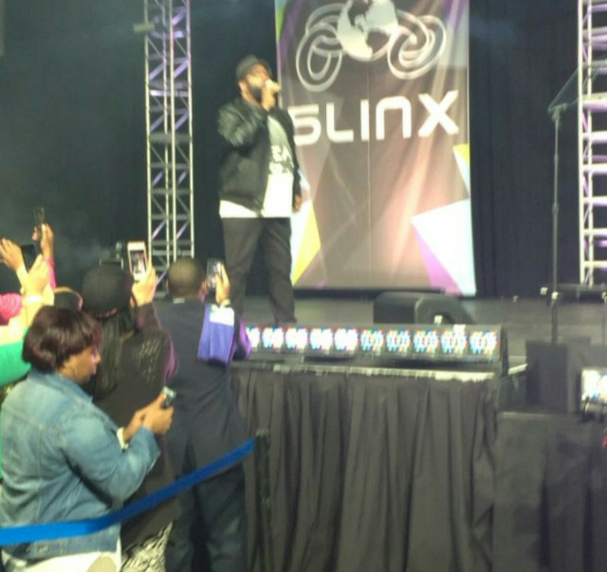 evolveraoul's tweet image. Hezekiah Walker proformed at our event..... He is in also a 5linx business owner