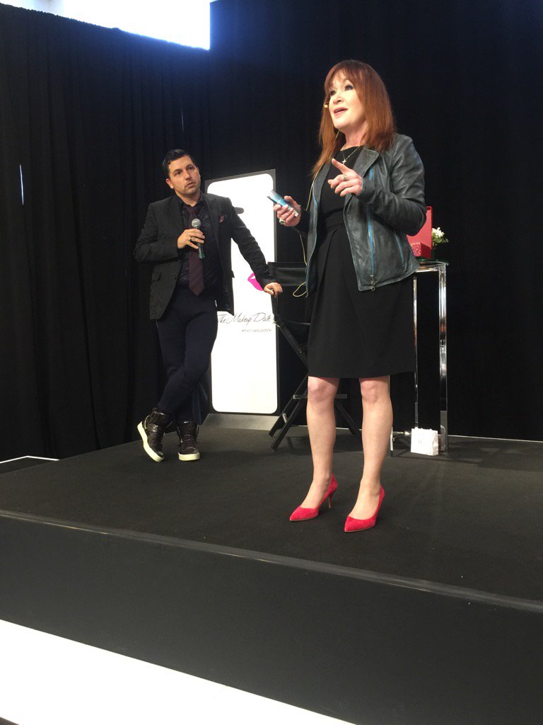 lovemaisonbloom's tweet image. @EsteeLauder bringing big things out @Bloomingdales #themakeupdate. So good even #designerjake can&apos;t look away!