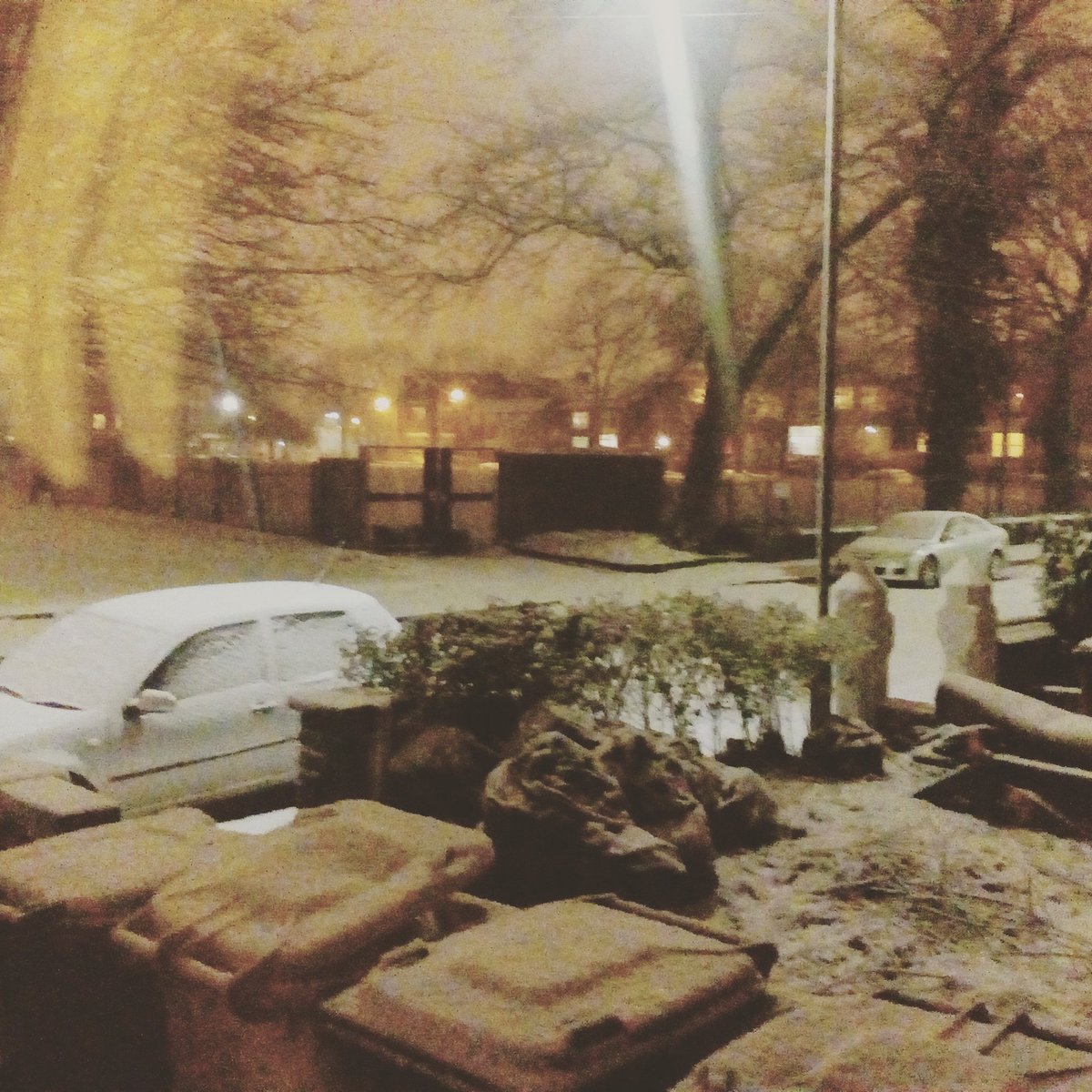 NanaChanIO's tweet photo. #neve #finalmente! #snow #finally! π
#letitssnow #nevicare #gennaio #january #16Gennaio #16january #2016 https://t.co/zdbZdWqkhS
