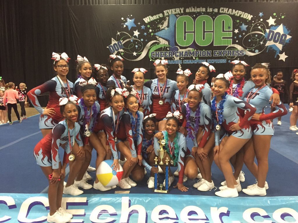 fiji_07's tweet image. 2nd place😜👑😋 @Rmg___  @prettypinkdaija  @Kenziebvby___  @kmr2__  @coutureofjassie  @lavishhrob  @Nailahengland