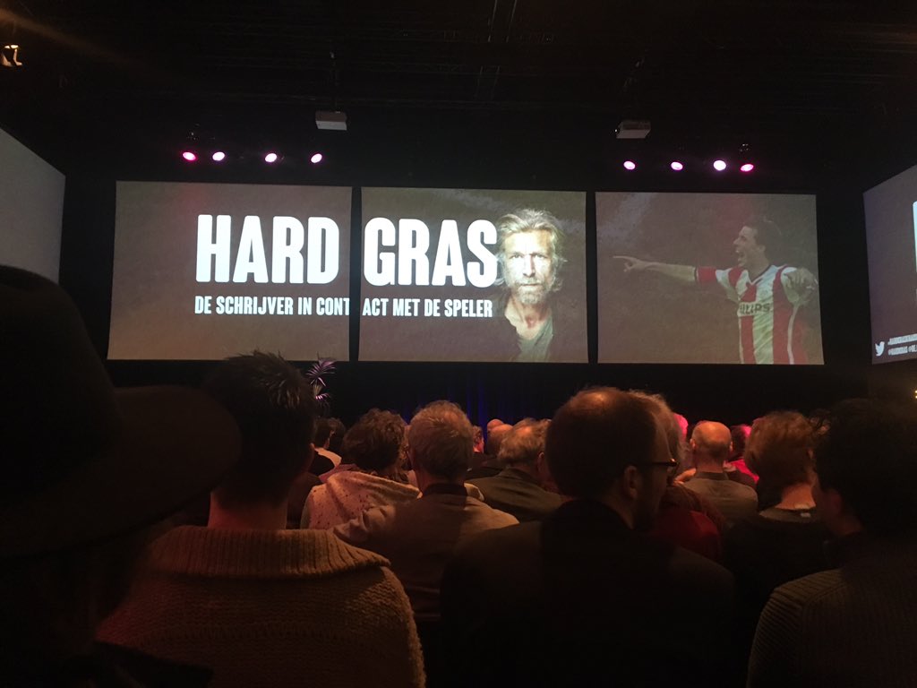 Genoten vanavond van #hardgrasknausgard. Topinterview met Henk Spaan, Hugo Borst, schrijver Knausgard en <a href="/RvN1776/">Ruud van Nistelrooij</a>!