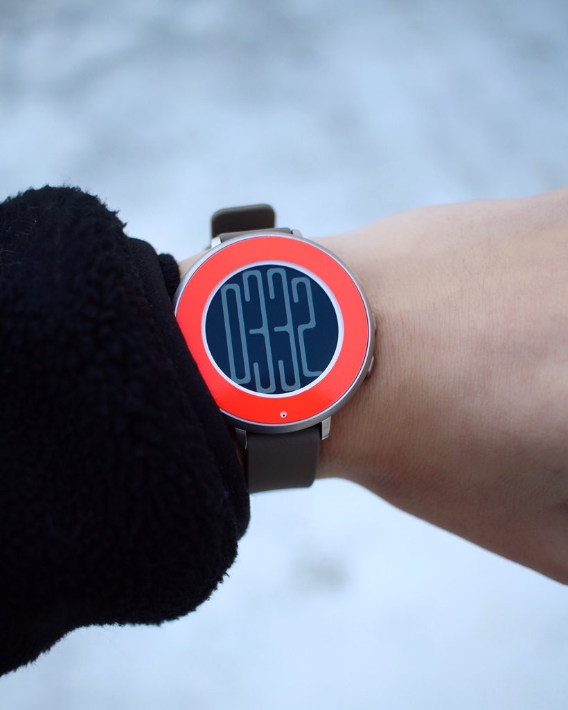 GetGadgetWraps's tweet photo. Hyper Red for the weekend π #gadgetwraps #hyperfluorescent #pebbletimeround @Pebble https://t.co/FFBi62hios
