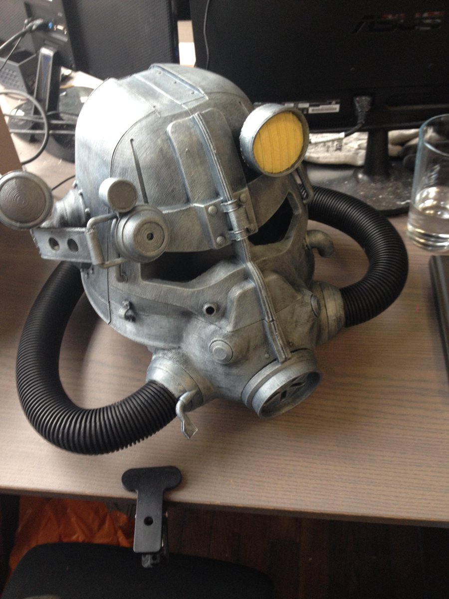 Fallout's tweet photo. Props to @imgur user KirbyDowner on 3D printing this Power Armor helmet. #BethesdaHighFive https://t.co/NS7GPG8vzr https://t.co/x1t7SietLc