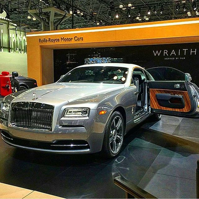 #wraith #rollsroyce #greatcars #luxurycars #dreamcars #greatestcars #beautifulca... - worldnewshere.com/2015/12/09/wra…