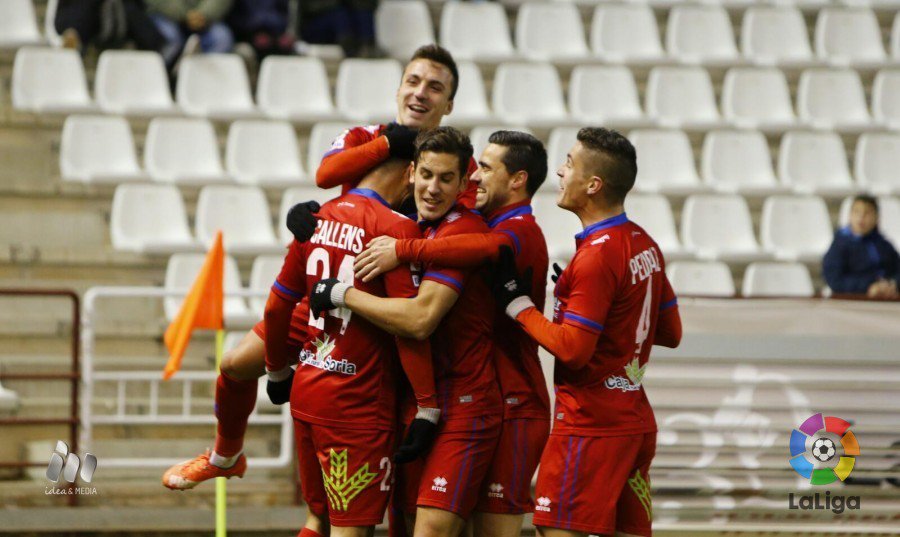 LaLiga's tweet photo. #ABPvNUM | 0-2 | El primer gol del curso de Álex Callens y el cuarto de @pablovalcarce10 dan ventaja al @cdnumancia. https://t.co/pgXZvvesRS