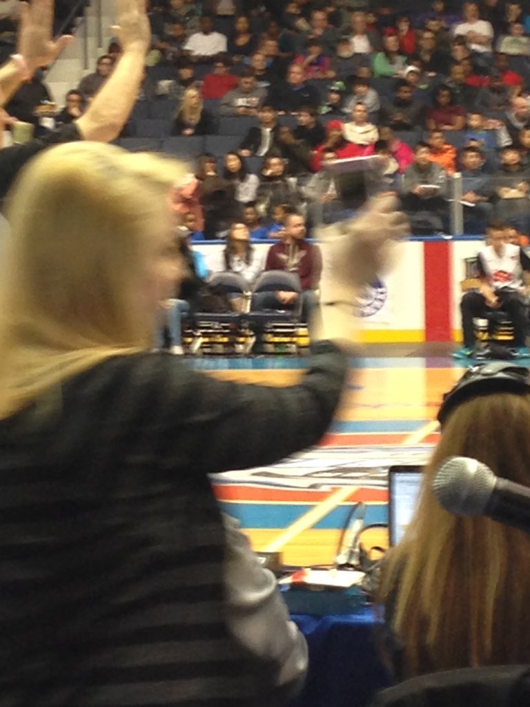 ryankev's tweet photo. Crazy woman spotted frantically capturing her #razorsharks experience with her 1 megapixel video phone #memories https://t.co/8ewGO9YUtA