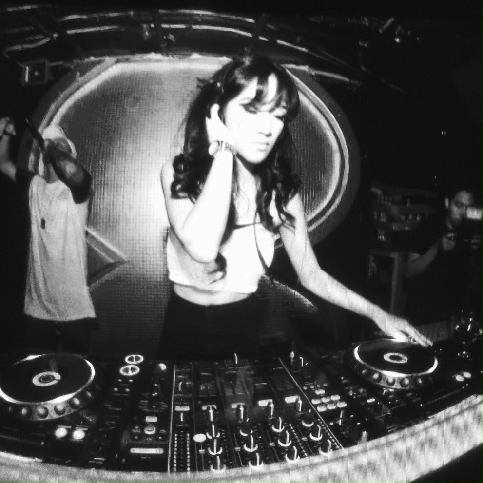 VelvetMedia_id's tweet photo. #JavaReport at @CLubNebuLa now live @goldiemrld https://t.co/Sd2mtJ56Gy